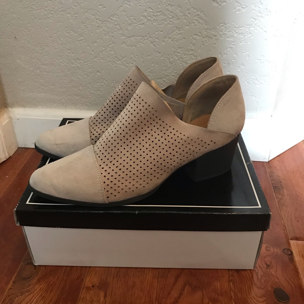 “Oatmeal suede” Qupid ankle boots